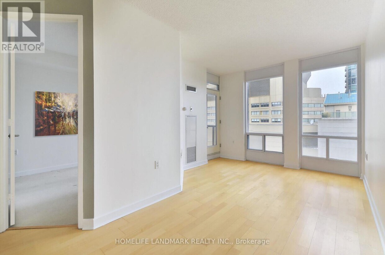 Photo principale - 85-1285 Bloor St E