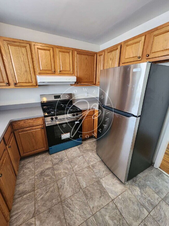Building Photo - Adorable Updated 3 Bedroom Bungalow Near Downtown & Tony Packo's!