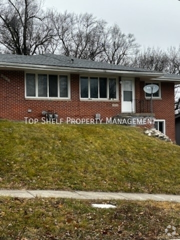 Building Photo - 2425 Welbeck Rd