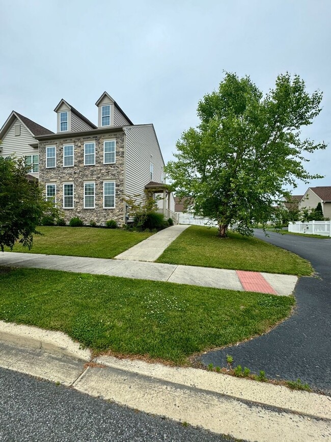 Building Photo - Welcome to Village of Bayberry North & Awa...