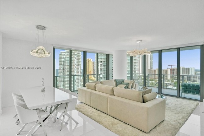 Foto del edificio - 330 Sunny Isles Blvd