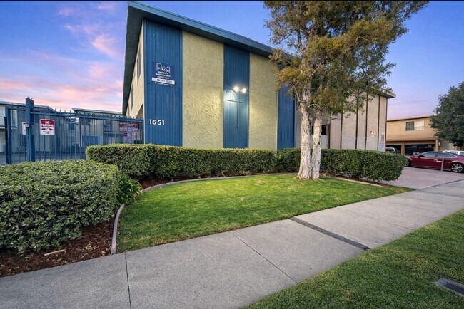 Floorplan - 1651-1655 W 206th St