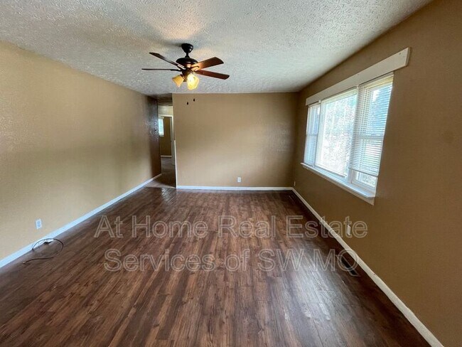 Foto del edificio - 2542 E Cherry St