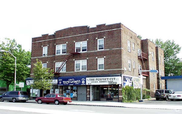 Photo: 12 Ampere Parkway (building exterior) - 12-16 Ampere Pky