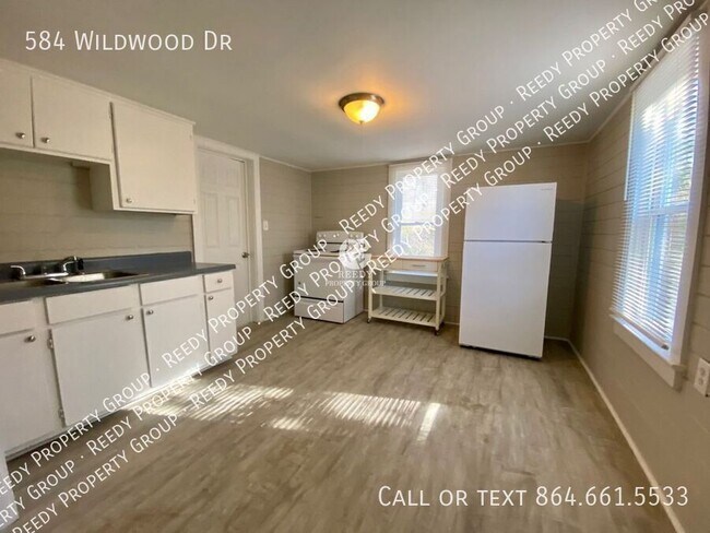 Foto del edificio - 584 Wildwood Dr