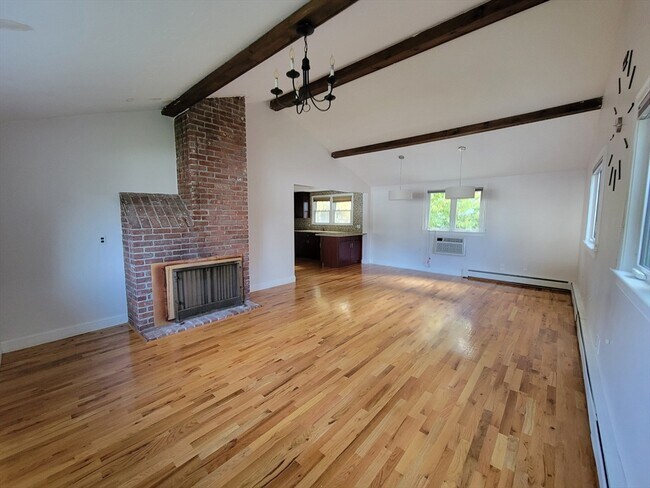 Building Photo - 5 Greenleaf Cir