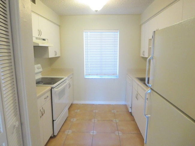 Building Photo - Great 2/2 Condo!