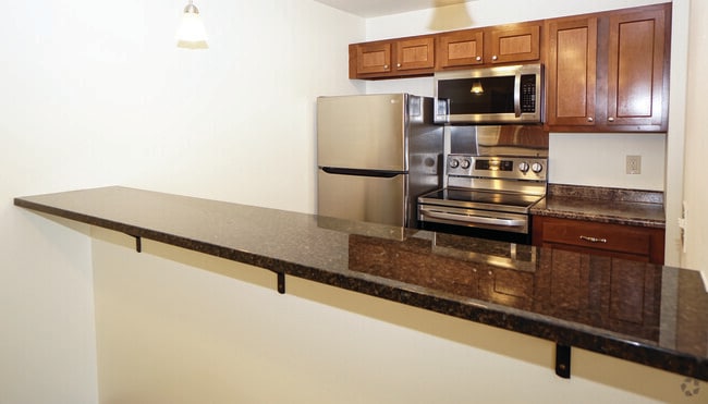 Gorgeous Granite Breakfast Bar - Steeple View Apartments