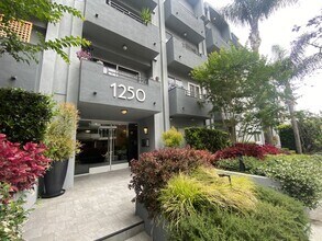 Building Photo - 1250 Kings Rd