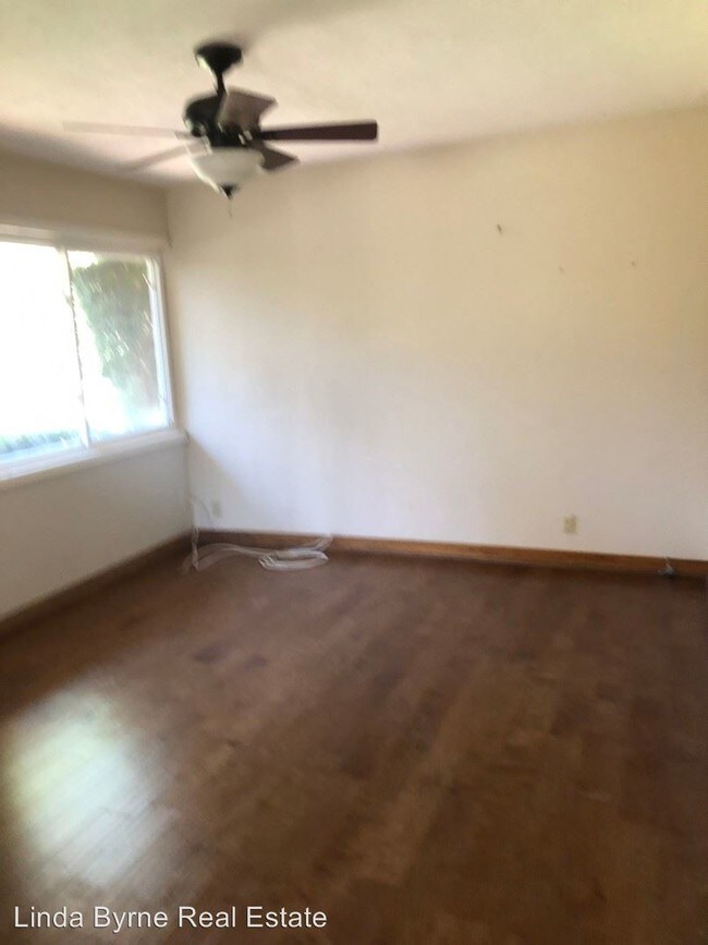 Building Photo - 4 br, 3 bath House - 121 La Crescenta Dr