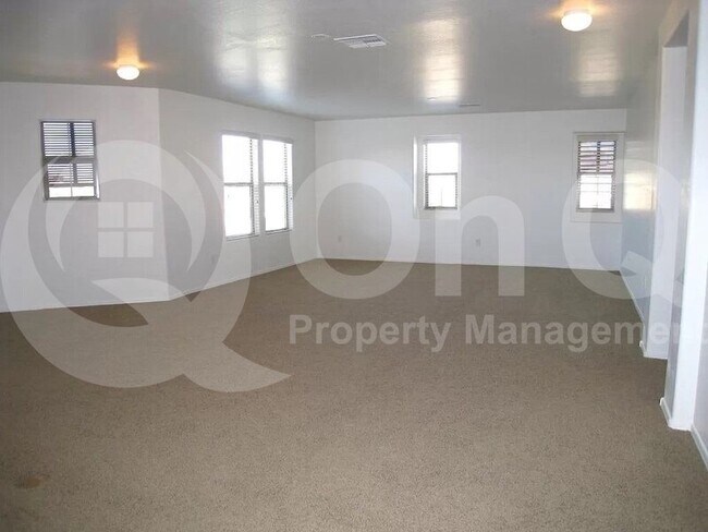 Foto del edificio - 6886 S Emerald Pl