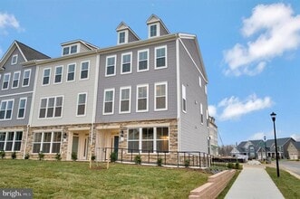 Building Photo - 255 Aspen Rd