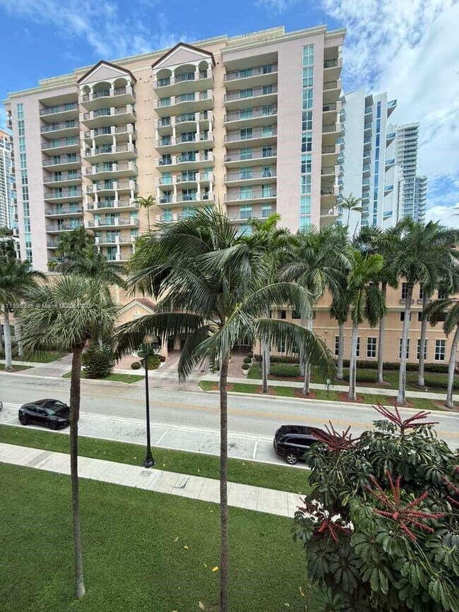 Foto del edificio - 17560 Atlantic Blvd