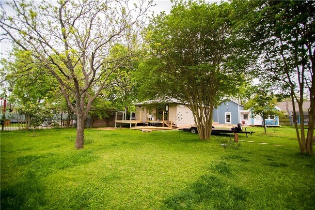 Building Photo - 2713 Sweeney Ln