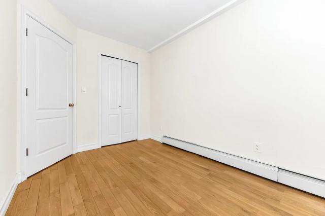 Foto del edificio - 3 bedroom in ASTORIA NY 11102