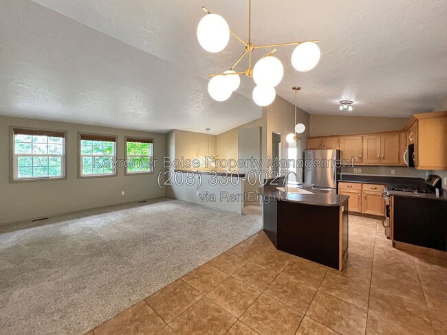 Building Photo - 5000 S Deselm Way