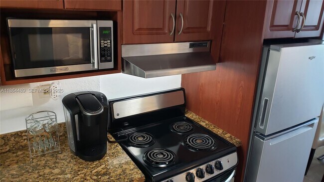 Foto del edificio - 19201 Collins Ave