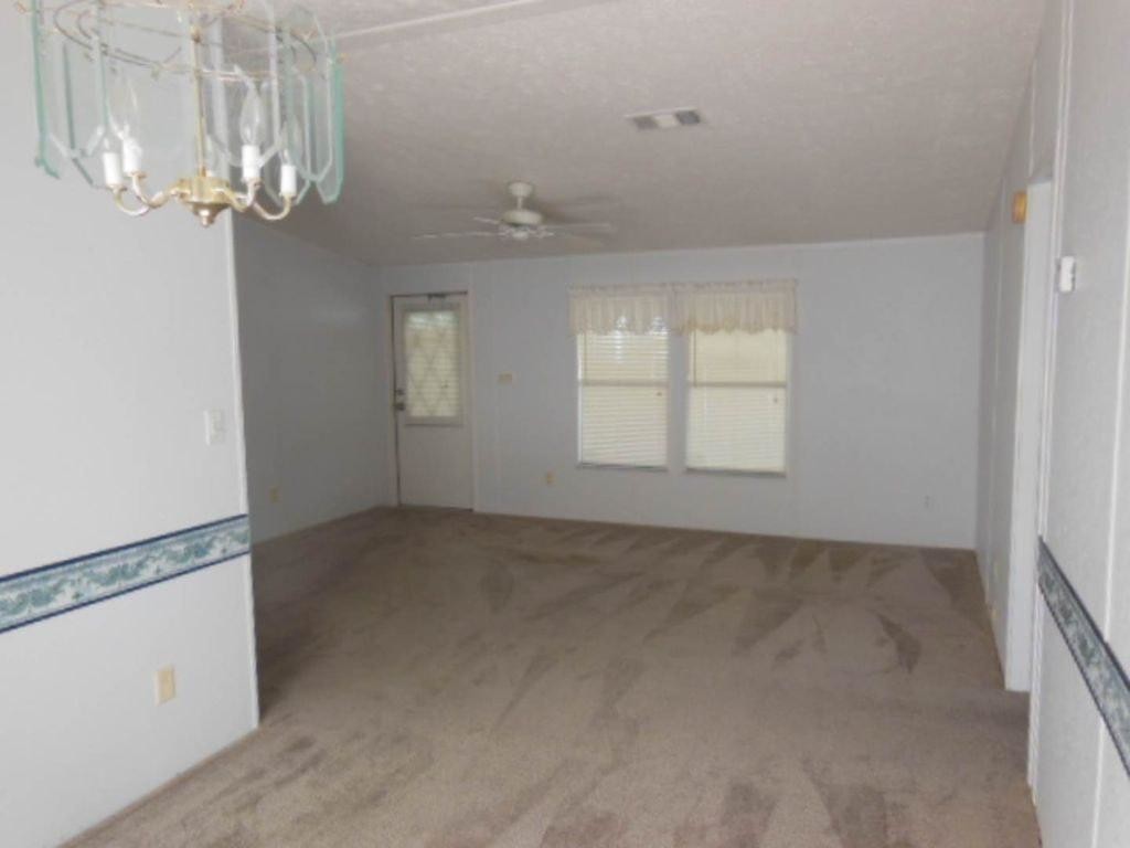 Building Photo - 632 Tulip Cir W