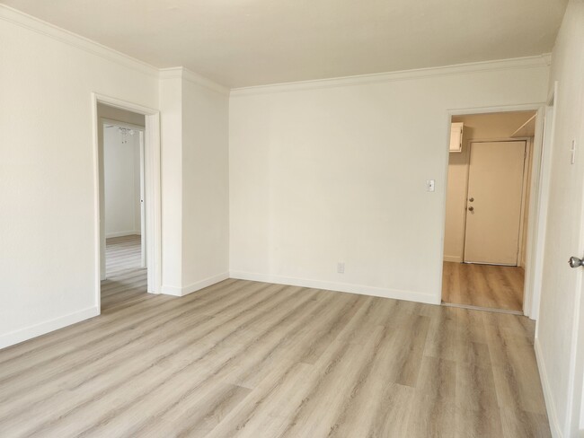Foto del edificio - 1534 Meadowbrook Ave