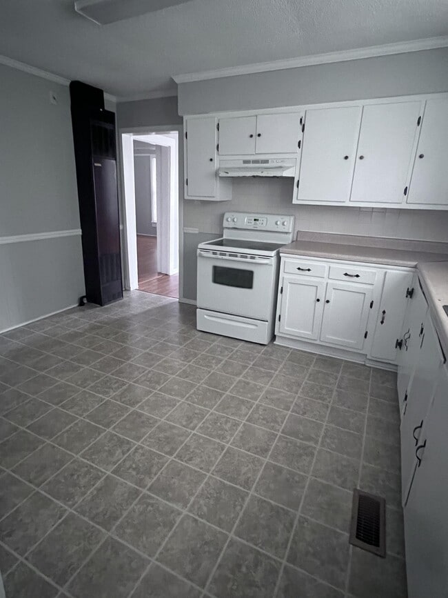 Foto del edificio - 908 E Morehead St