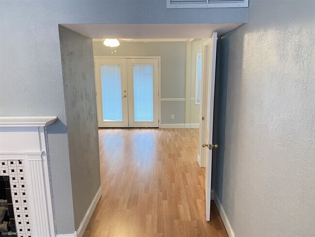 Building Photo - 3 br, 1 bath House - 3238 Highland Park Pl