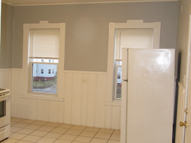 Building Photo - 2 Sturgis St