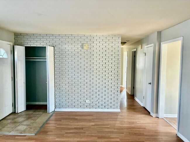 Foto del edificio - Gorgeous 3bed 2bath Single family house