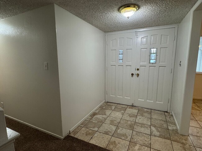 Foto del edificio - Three Bed, Two Bath Home In North Stockton