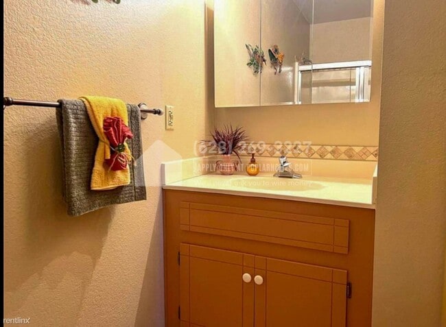 Foto del edificio - 1 br, 1 bath Condo - 2800 N Los Felices Ci...