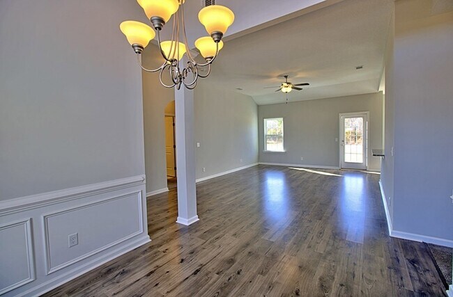 Foto del edificio - 136 Summerhill Dr NE