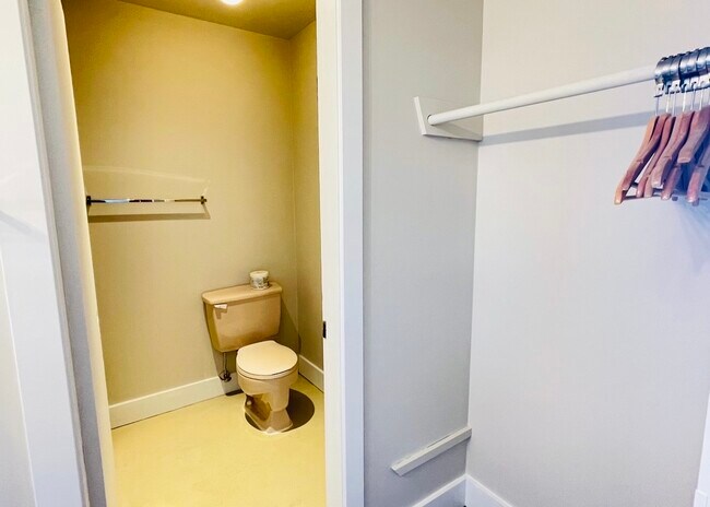 Photo du bâtiment - 1500 Dogwood St