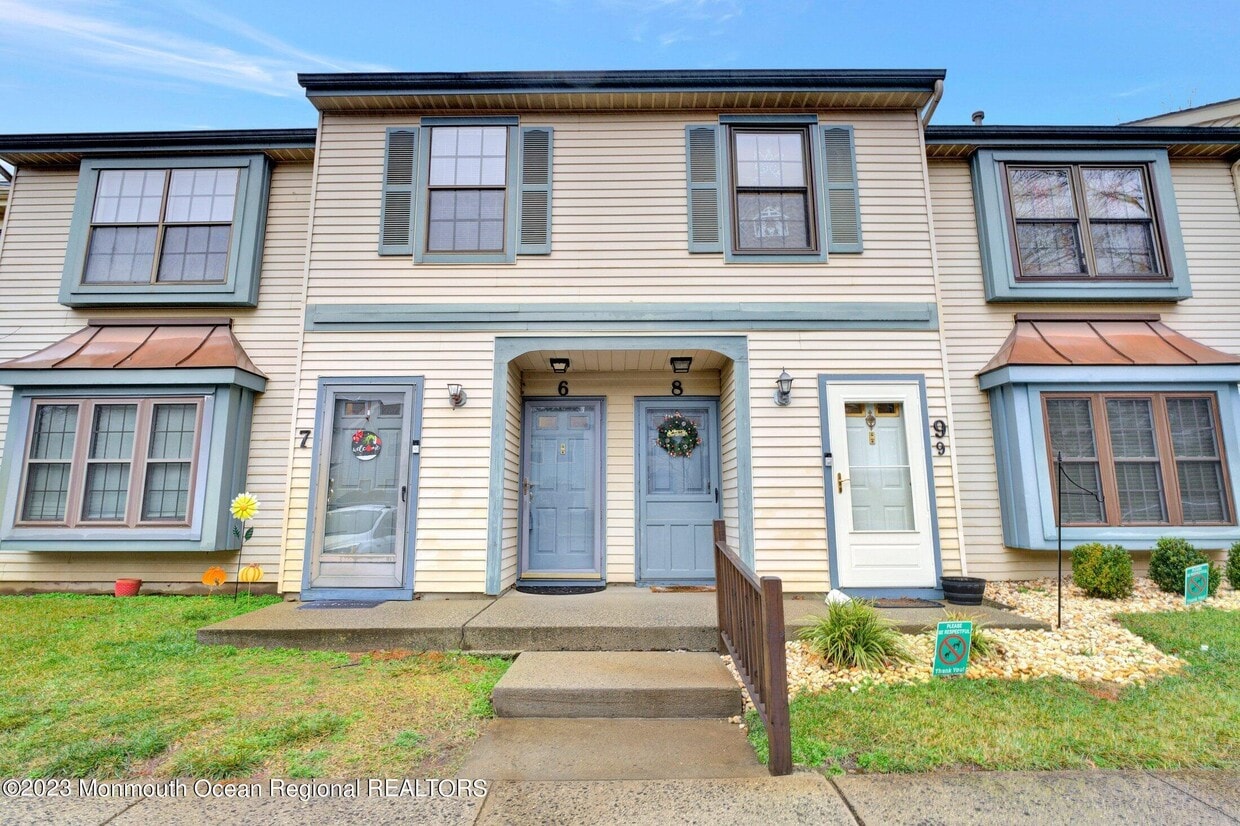 9 Victoria Ct Unit 6, Freehold Township, NJ 07728 Condo for Rent in
