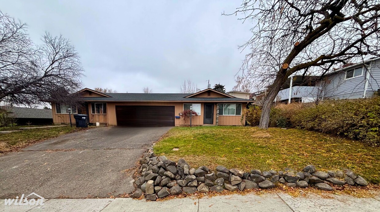 Primary Photo - 1112-1114 W Fremont Ave