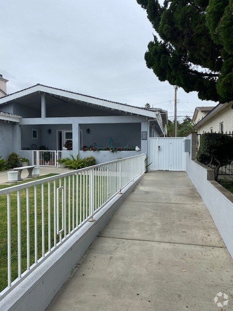 Building Photo - 2602 Apple Ave