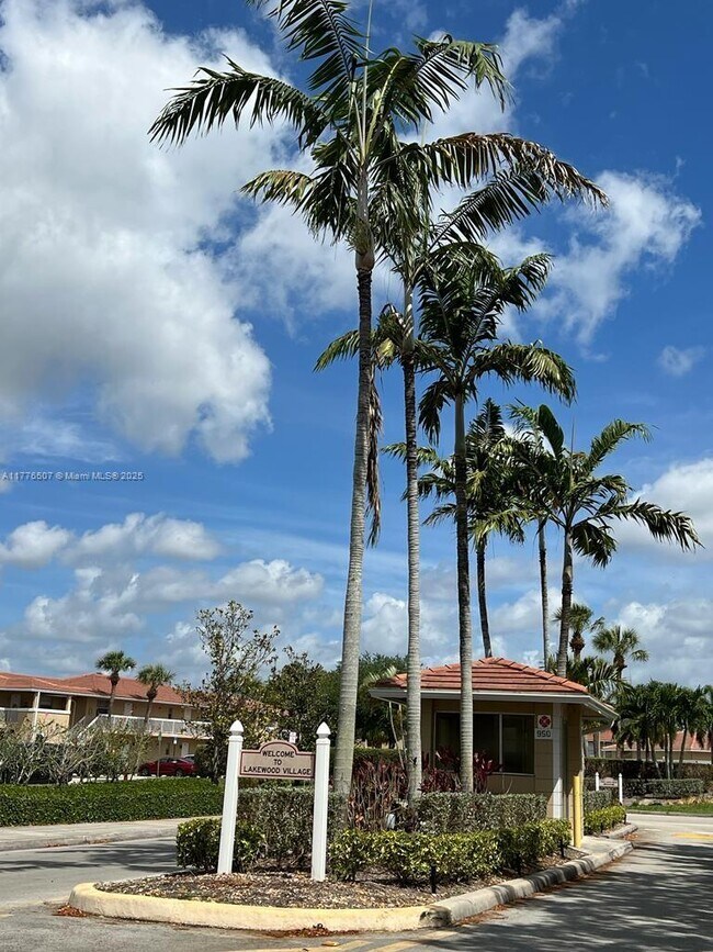 Foto del edificio - 907 Twin Lakes Dr
