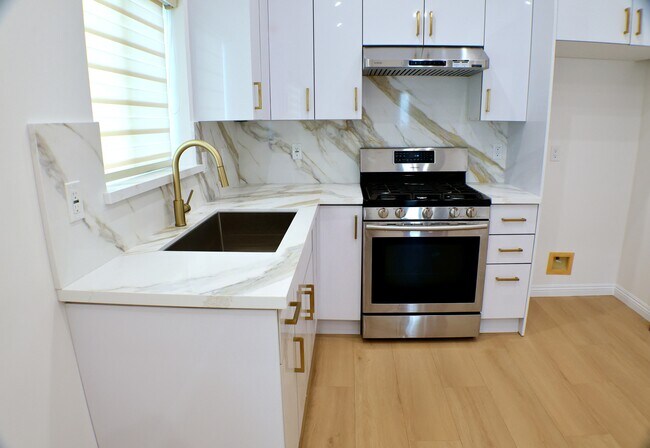 Building Photo - 13127 Azores Ave