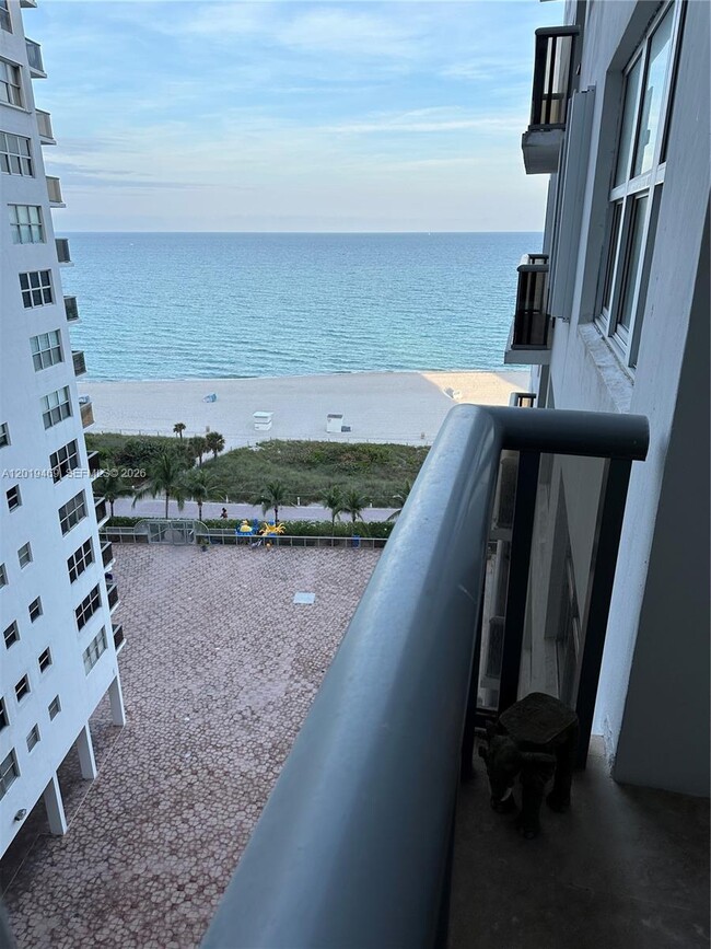Foto del edificio - 6039 Collins Ave