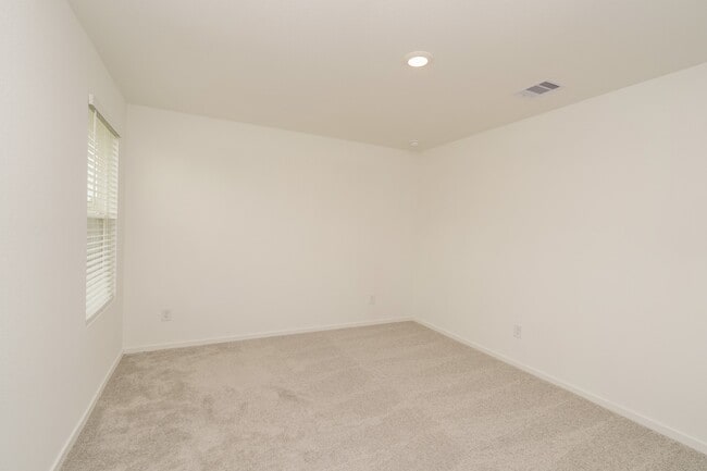 Building Photo - 7907 Meadow Cranesbill Dr