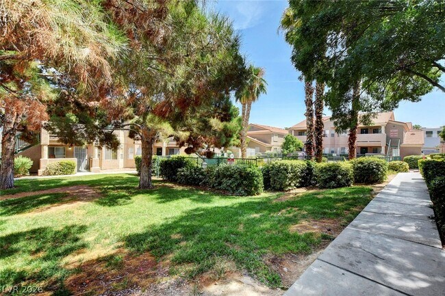 Foto del edificio - 2216 Benmore St