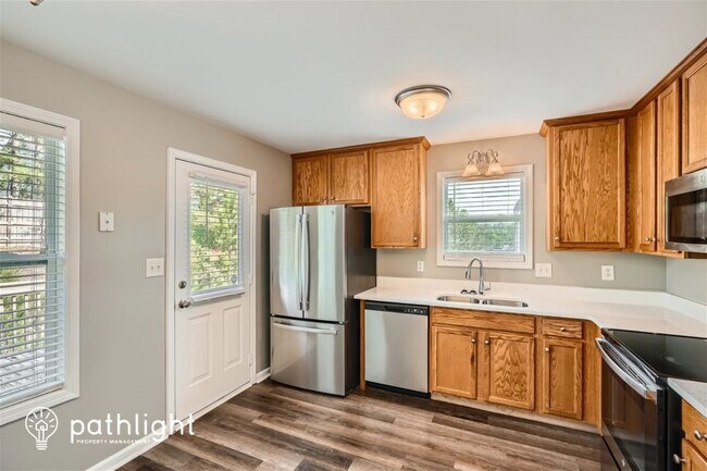 Foto del edificio - 213 Logan Creek Lane