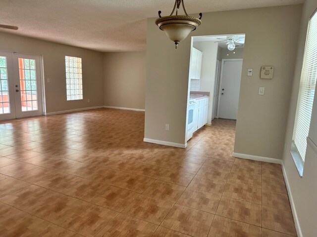 Foto del edificio - 1366 Haulover Ave