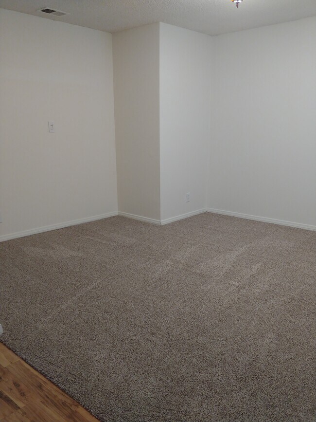 Foto del edificio - 501 Fairbourne Pl