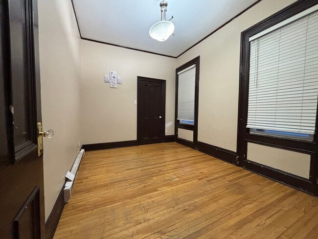 Building Photo - 2 Bedroom 1 Bathroom Apartement