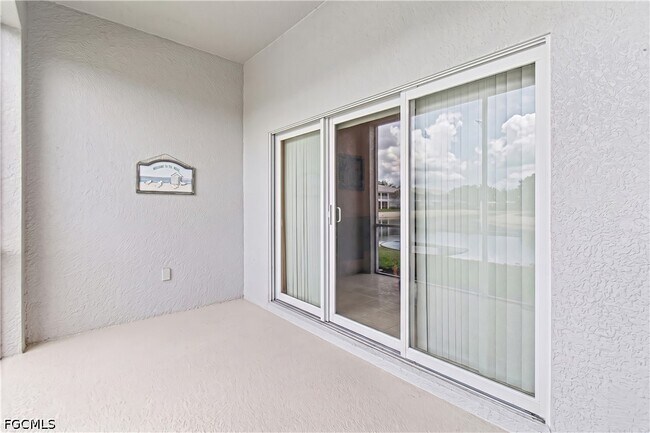 Foto del edificio - 12141 Summergate Cir