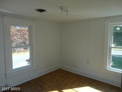 Building Photo - 406 Summit St