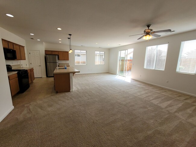 Building Photo - 141 Catlin St