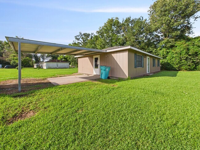 Foto del edificio - Charming 3-Bedroom, 2-Bath Home in Peacefu...