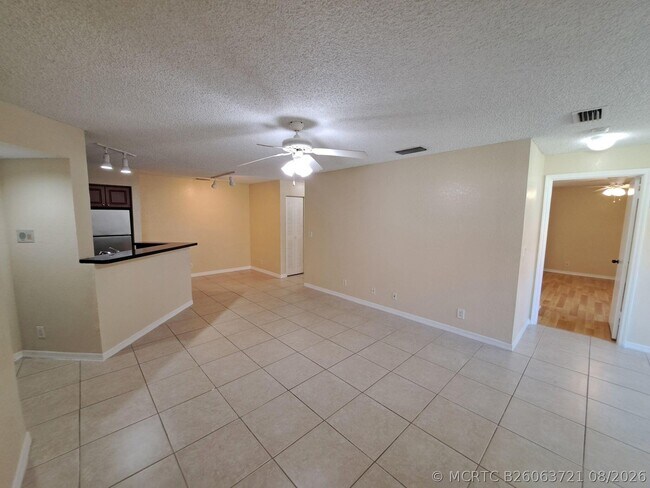Foto del edificio - 3470 Pinewalk Dr N