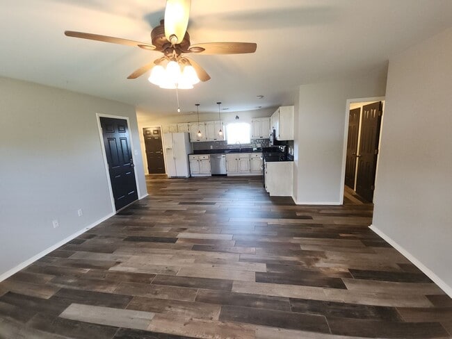 Building Photo - 100 Pebble Branch Ln