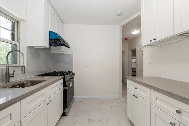 Building Photo - 36-20-120 190th St